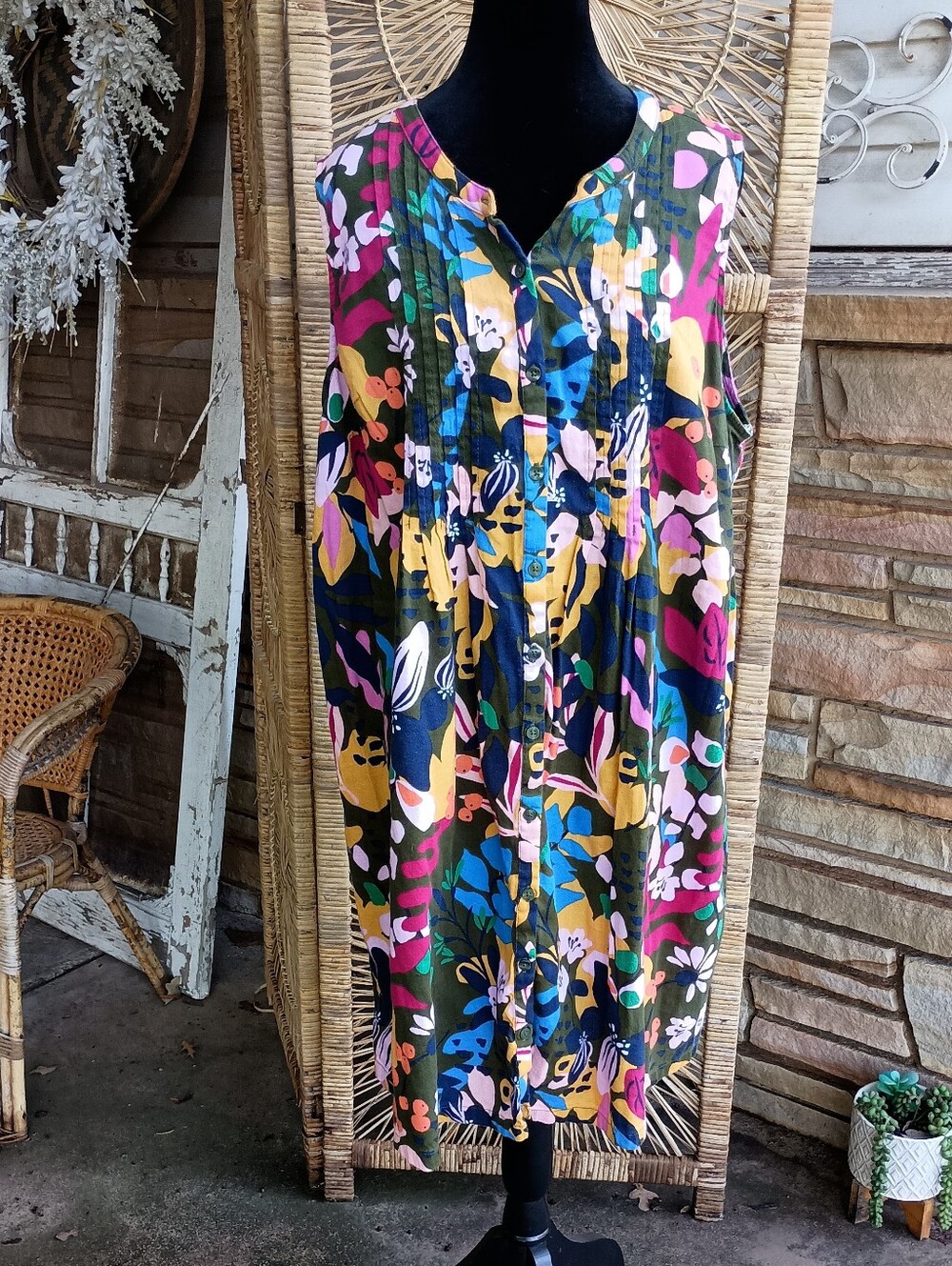 St. Johns Sleeveless Multicolor Floral Button-Front Dress_0X